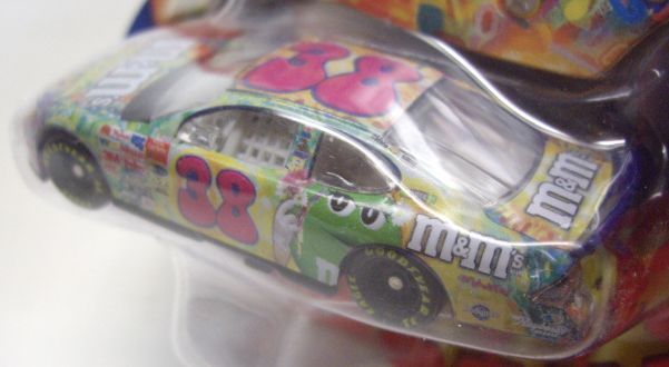 画像: 2003 ACTION - NASCAR WINNER'S CIRCLE 【"#38 M&M'S" FORD TAURUS】 ??? (with 1/24 RACE HOOD)