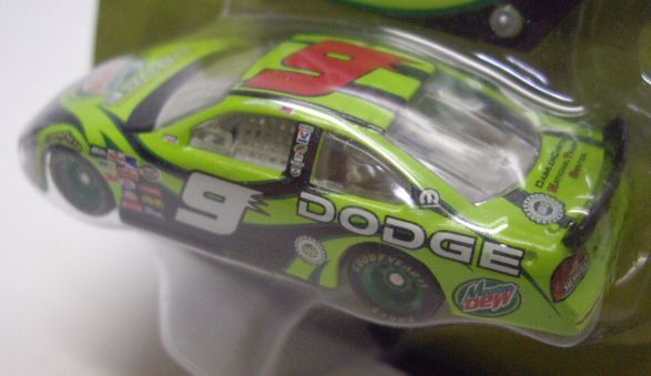 画像: 2004 ACTION - NASCAR WINNER'S CIRCLE 【"#9 DODGE/MOUNTAIN DEW" DODGE CHARGER】 LT.GREEN (with 1/24 RACE HOOD)