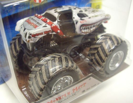 画像: 2015 MONSTER JAM includes SNAP-ON BATTLE SLAMMER! 【MONSTER MUTT DALMATIAN】 WHITE (MUD TREADS)