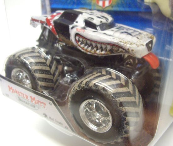 画像: 2015 MONSTER JAM includes SNAP-ON BATTLE SLAMMER! 【MONSTER MUTT DALMATIAN】 WHITE (MUD TREADS)