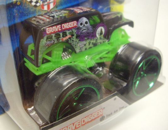 画像: 2015 MONSTER JAM includes SNAP-ON BATTLE SLAMMER! 【GRAVE DIGGER】 BLACK (TRACK ACE TIRES)