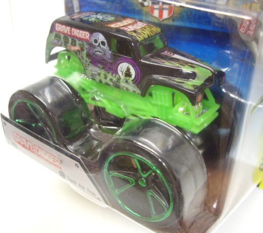 画像: 2015 MONSTER JAM includes SNAP-ON BATTLE SLAMMER! 【GRAVE DIGGER】 BLACK (TRACK ACE TIRES)