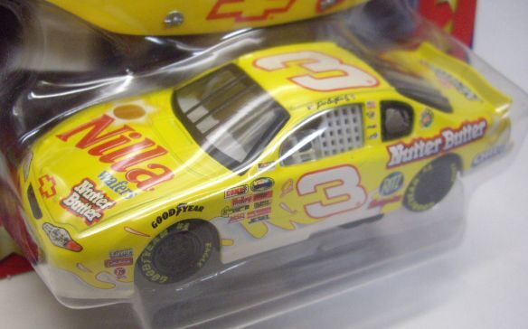 画像: 1/43 2002 ACTION - NASCAR WINNER'S CIRCLE 【"#3 NILLA WAFERS" CHEVY MONTE CARLO】　YELLOW (with 1/18 RACE HOOD)