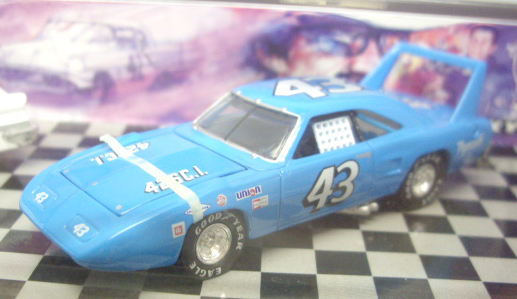 画像: 1998 100% COLLECTIBLES 3CAR SET 【THE PETTY RACING FAMILY】　'57 OLDSMOBILE, '70 PLYMOUTH SUPERBIRD, '97 PONTIAC GRAND PRIX