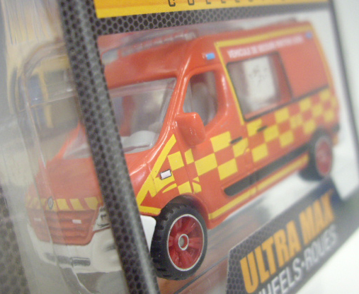 画像: 2015 MATCHBOX "SUPREME HERO" 【RENAULT MASTER AMBULANCE】 RED