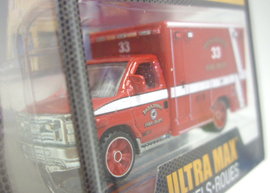 画像: 2015 MATCHBOX "SUPREME HERO" 【FORD E-350 AMBULANCE】 RED