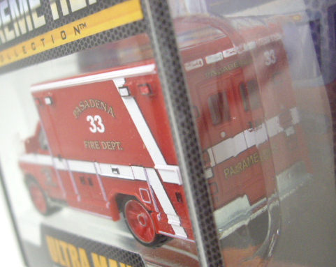 画像: 2015 MATCHBOX "SUPREME HERO" 【FORD E-350 AMBULANCE】 RED