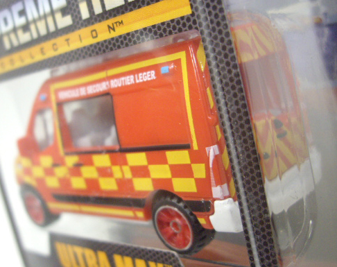 画像: 2015 MATCHBOX "SUPREME HERO" 【RENAULT MASTER AMBULANCE】 RED