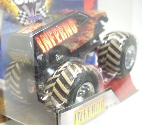 画像: 2016 MONSTER JAM includes STUNT RAMP! 【INFERNO】 BLACK (MUD TREADS)