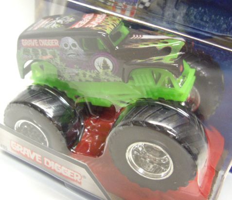 画像: 2016 MONSTER JAM includes STUNT RAMP! 【GRAVE DIGGER】 BLACK (4 TIME CHAMPION TAMPO)