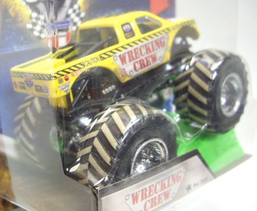 画像: 2016 MONSTER JAM includes STUNT RAMP! 【WRECKING CREW】 YELLOW (MUD TREADS)