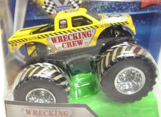 画像: 2016 MONSTER JAM includes STUNT RAMP! 【WRECKING CREW】 YELLOW (MUD TREADS)