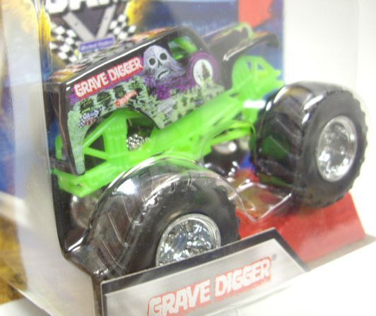 画像: 2016 MONSTER JAM includes STUNT RAMP! 【GRAVE DIGGER】 BLACK (4 TIME CHAMPION TAMPO)