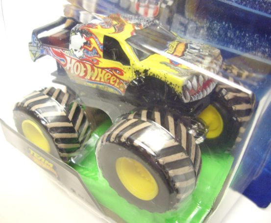 画像: 2016 MONSTER JAM includes STUNT RAMP! 【TEAM HOT WHEELS】 BLACK (MUD TREADS)