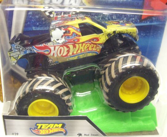 画像: 2016 MONSTER JAM includes STUNT RAMP! 【TEAM HOT WHEELS】 BLACK (MUD TREADS)