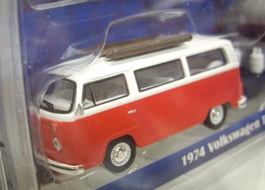 画像: 2016 GREENLIGHT - HITCH & TOW MJ TOYS EXCLUSIVE 【1974 VOLKSWAGEN TYPE 2 BUS AND AIRSTREAM BAMBI】 RED-WHITE/RR