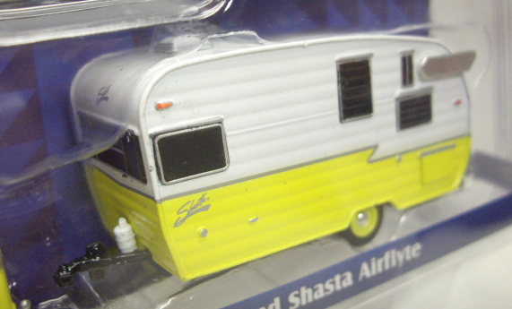 画像: 2016 GREENLIGHT - HITCH & TOW MJ TOYS EXCLUSIVE 【VOLKSWAGEN SAMBA BUS AND SHASTA ASRFLYTE】 YELLOW-WHITE/RR