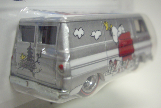 画像: 2016 POP CULTURE - PEANUTS (SNOOPY) 【'66 DODGE A100】 SILVER/RR