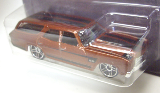 画像: 2016 WALMART EXCLUSIVE - HW GARAGE 【'70 CHEVELLE SS WAGON】 BROWN/PR5 (予約不可）