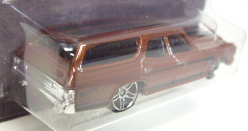 画像: 2016 WALMART EXCLUSIVE - HW GARAGE 【'70 CHEVELLE SS WAGON】 BROWN/PR5 (予約不可）