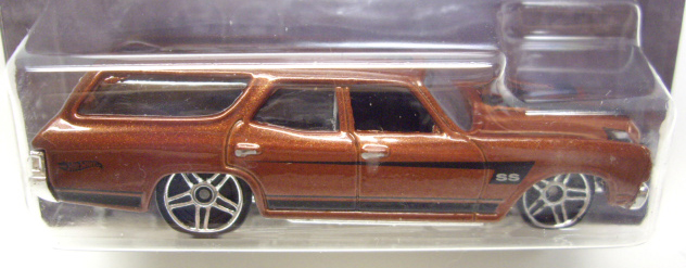 画像: 2016 WALMART EXCLUSIVE - HW GARAGE 【'70 CHEVELLE SS WAGON】 BROWN/PR5 (予約不可）