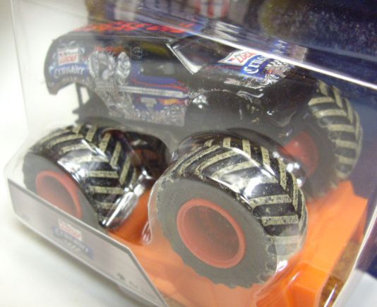 画像: 2016 MONSTER JAM includes STUNT RAMP! 【LUCAS CRUSADER】 BLACK (MUD TREADS)