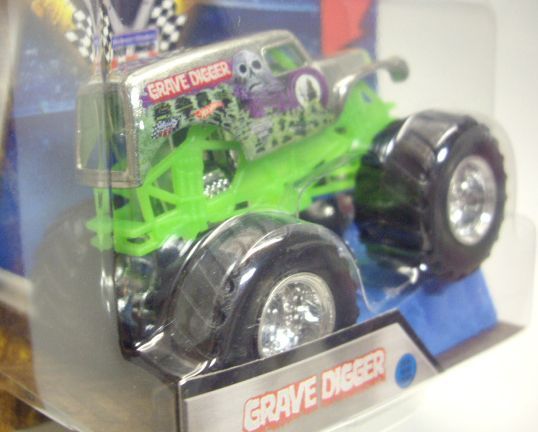 画像: 2016 MONSTER JAM includes STUNT RAMP! 【GRAVE DIGGER】 ZAMAC (2016 NEW LOOK!)
