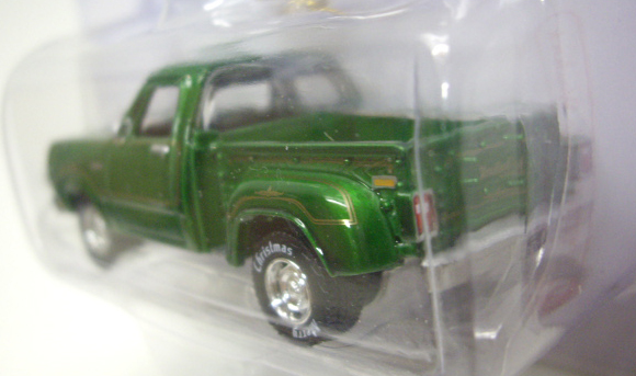 画像: 2016 JOHNNY LIGHTNING - HOLIDAY CLASSICS ORNAMENTS S1 【1978 DODGE WARLOCK】 GREEN/RR　