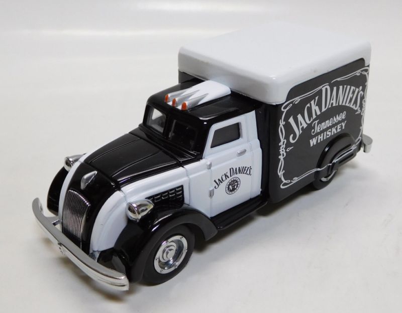 画像: 【特別価格】 1996 MATCHBOX - 1/43 COLLECTIBLES 【JACK DANIEL'S 1937 DODGE AIRFLOW】 WHITE-BLACK/RR