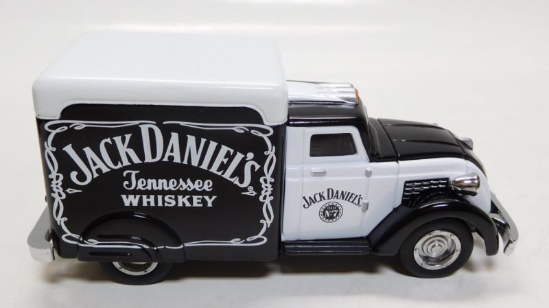 画像: 【特別価格】 1996 MATCHBOX - 1/43 COLLECTIBLES 【JACK DANIEL'S 1937 DODGE AIRFLOW】 WHITE-BLACK/RR