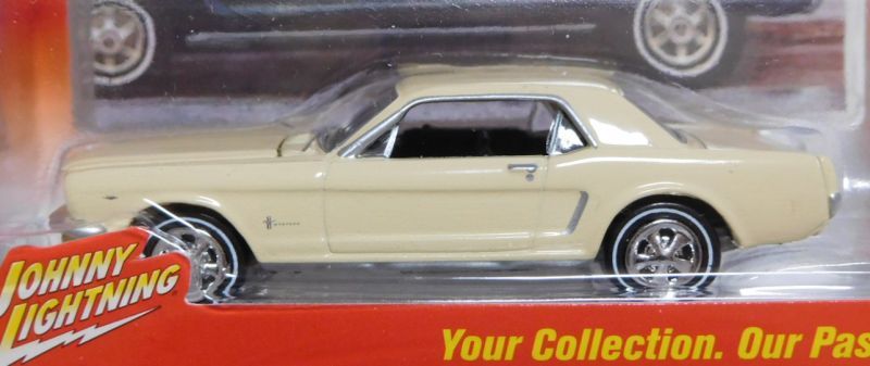 画像: 2016 JOHNNY LIGHTNING - MUSCLE CARS USA S2 【1965 FORD MUSTANG】 CREAM/RR