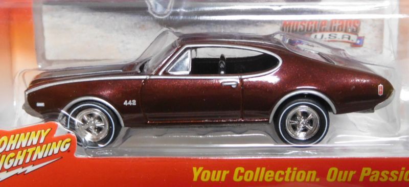 画像: 2016 JOHNNY LIGHTNING - MUSCLE CARS USA S2 【1969 OLDS CUTLASS 4-4-2】 DK.BROWN/RR