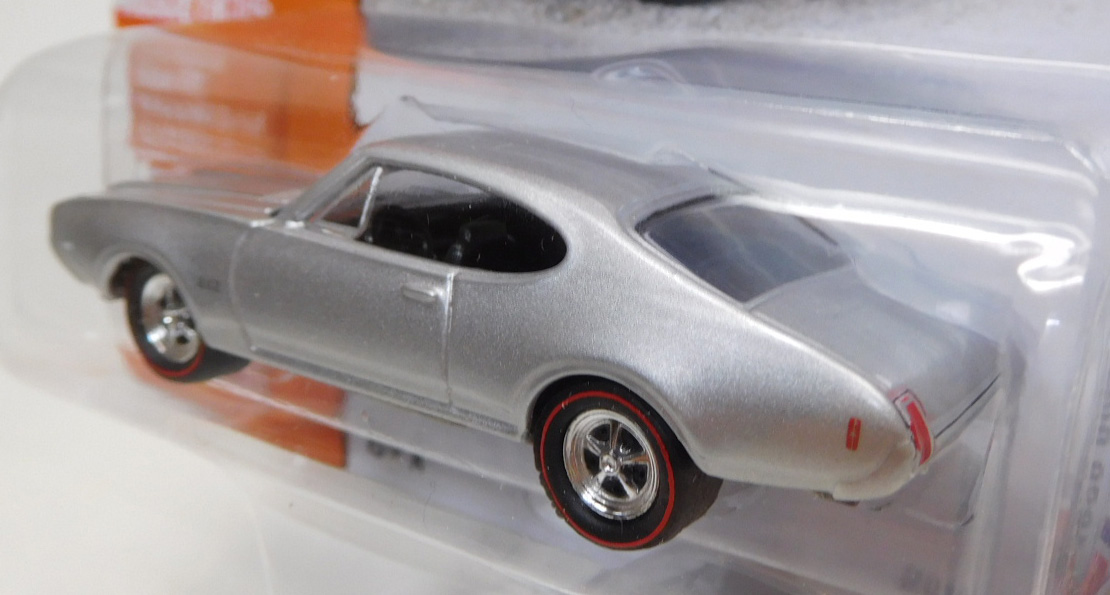 画像: 2016 JOHNNY LIGHTNING - MUSCLE CARS USA S2 【1969 OLDS CUTLASS 4-4-2】 SILVER/RR (1836個限定）