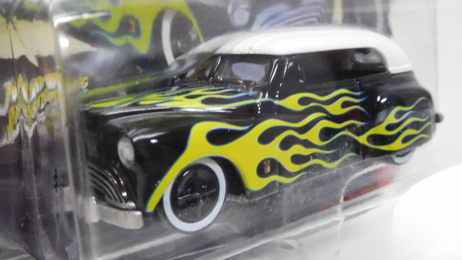 画像: 2016 JOHNNY LIGHTNING - STREET FREAKS S2 【GEORGE BARRIS PHAETON】 BLACK-WHITE (BLACK WITH FLAMES)