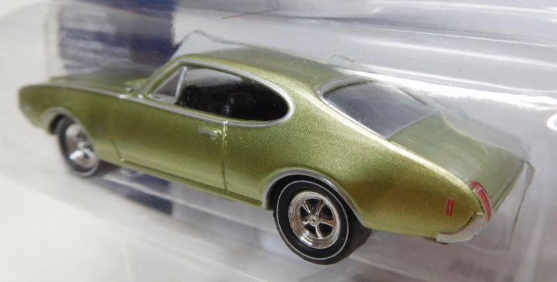 画像: 2016 JOHNNY LIGHTNING - MUSCLE CARS USA S2 【1969 OLDS CUTLASS 4-4-2】 SILVERGREEN/RR (1836個限定）