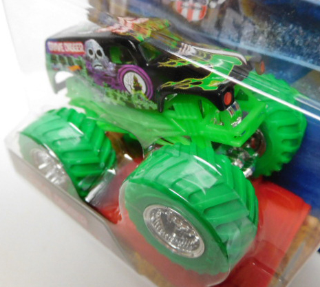 画像: 2016 MONSTER JAM includes STUNT RAMP! 【GRAVE DIGGER】 BLACK (COLOR TREADS)