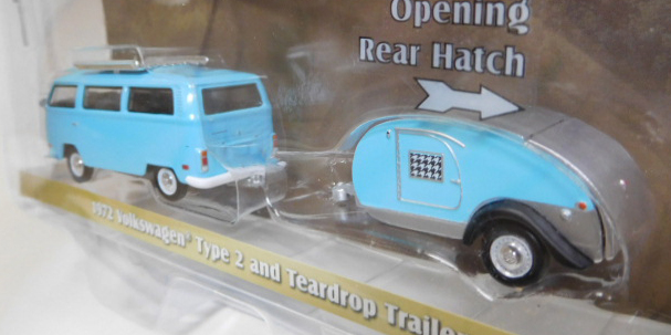 画像: 2017 GREENLIGHT - HITCH & TOW S8 【1972 VOLKSWAGEN TYPE 2 AND TEARDROP TRAILER】 LT.BLUE/RR