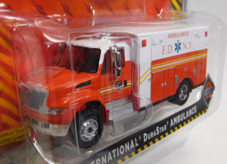 画像: 2017 GREENLIGHT HEAVY DUTY TRUCKS S7 【INTERNATIONAL DURASTAR AMBULANCE】 RED-WHITE/RR