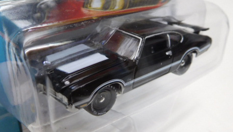 画像: 2017 JOHNNY LIGHTNING - MUSCLE CARS USA R1 【1970 OLDS CUTLASS S W-31】 BLACK/RR (1672個限定）　