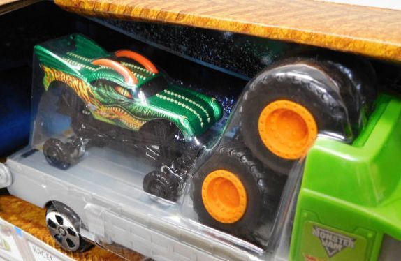 画像: 2016 MONSTER JAM  【TRAVEL TREADS HAULER / DRAGON】 GREEN