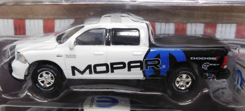 画像: 2017 GREENLIGHT - HITCH & TOW RACING "MIJO EXCLUSIVE" 【2016 DODGE CHARGER SRT HELLCAT/2014 RAM 1500 SPORT/ENCLOSED CAR HAULER】 WHITE/RR (MOPAR)(3024個限定）
