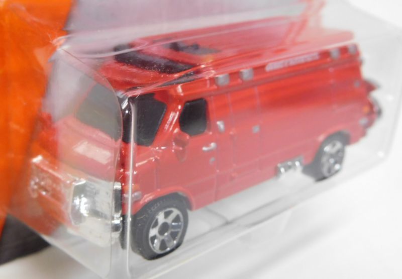 画像: 2017 【'95 CUSTOM CHEVY VAN】 RED (積み荷がバイク）