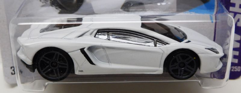 画像: 【LAMBORGHINI AVENTADOR LP 700-4】　FLAT WHITE/PR5 (インターナショナル・ショートカード）