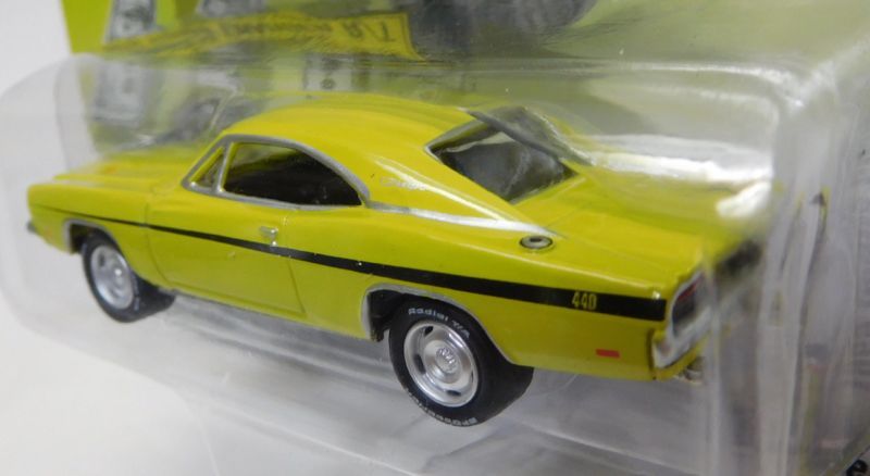 画像: 2017 JOHNNY LIGHTNING - MUSCLE CARS USA S3 【"DARTY MARY CRAZY LARRY" 1968 DODGE CHARGER R/T】 YELLOWGREEN/RR