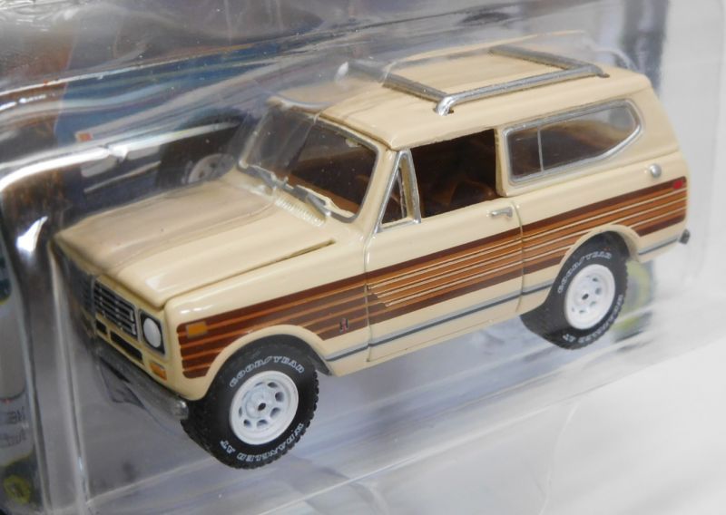 画像: 2017 JOHNNY LIGHTNING - CLASSIC GOLD COLLECTION R1D 【1979 INTERNATIONAL SCOUT II】 CREAM/RR (1256個限定)