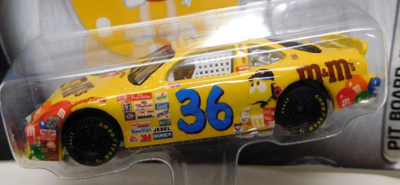 画像: 2001 HOT WHEELS RACING "PIT BOARD"【#36 TEAM M&M'S PONTIAC GRAND PRIX】 YELLOW/RR