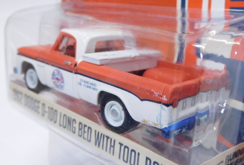 画像: 2017 GREENLIGHT RUNNING ON EMPTY S2 【1962 DODGE D-100 LONG BED WITH TOOL BOX】 RED-WHITE/RR (RED CROWN GASOLINE)