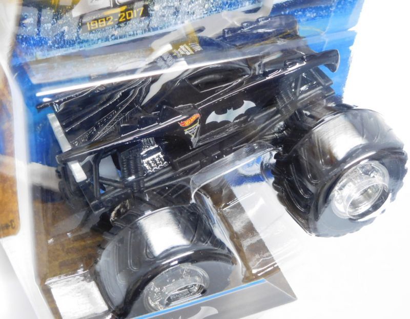 画像: 2017 MONSTER JAM includes TEAM FLAG! 【BATMOBILE】 BLACK (DC HEROES)