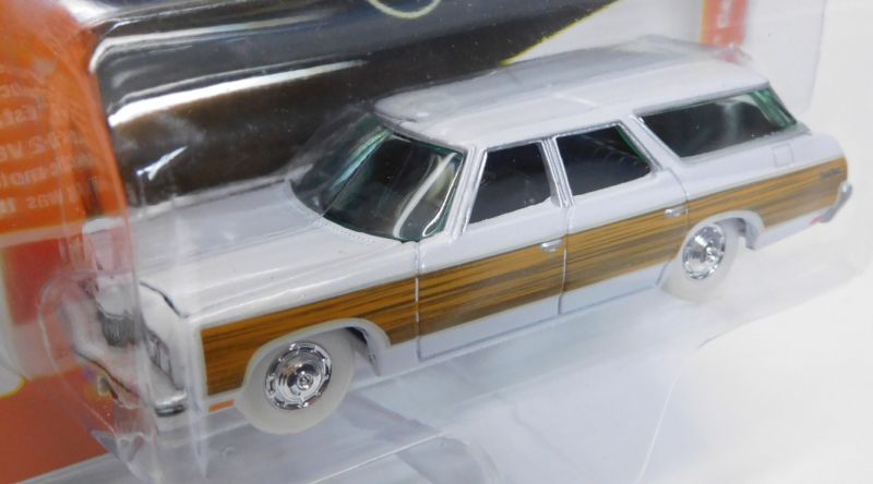 画像: 2017 JOHNNY LIGHTNING - CLASSIC GOLD COLLECTION MIJO EXCLUSIVE 【1973 CHEVY CAPRICE ESTATE】 WHITE/RR (WHITE LIGHTNING)