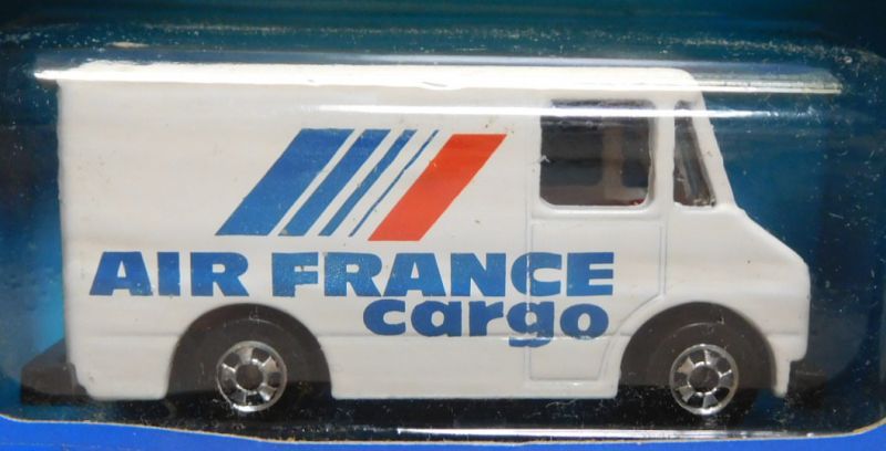 画像: 1990 INTERNATIONAL BOX 【DELIVERY TRUCK (AIR FRANCE CARGO)】 WHITE/BW